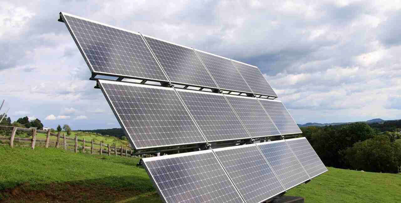 Achieving Peak Efficiency with Optimal Solar Panel Orientation and Tilt