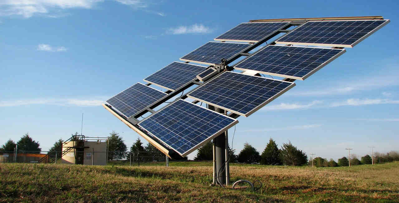 Solar Tracking Systems: Enhancing Energy Capture and Efficiency for Installers