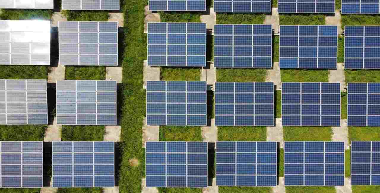 Overcoming Supply Chain Challenges in Solar Installations: Strategies for Installers